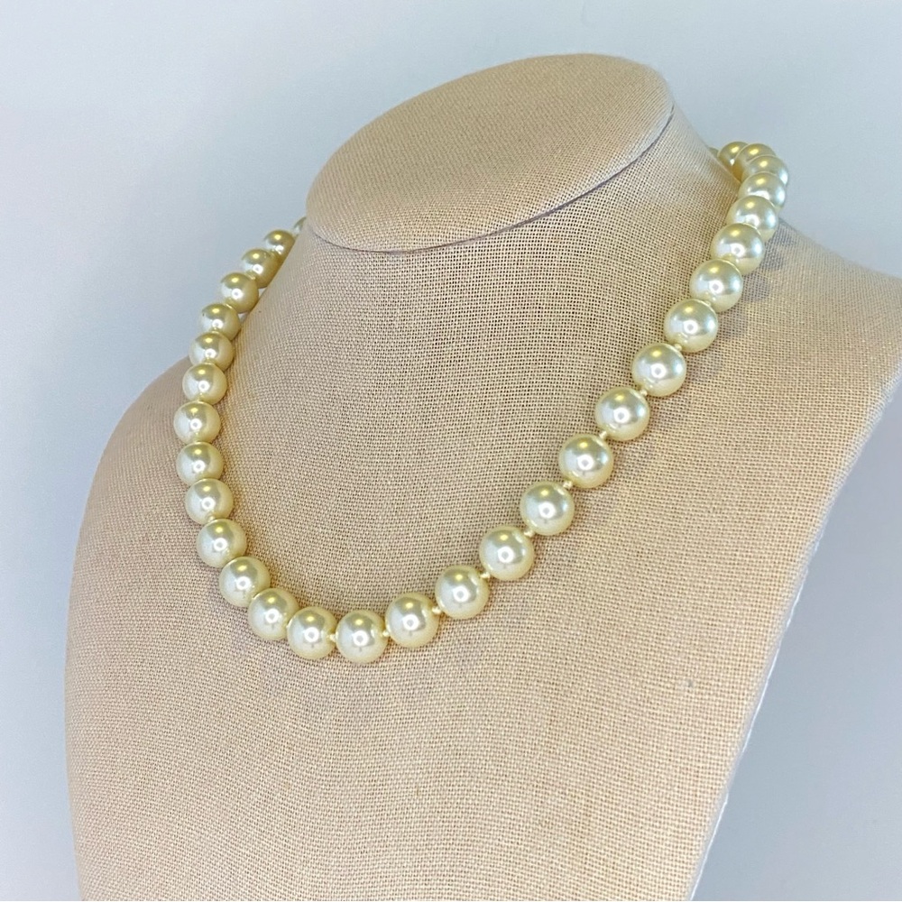 Hand Knotted Faux Pearl Glass Bead Necklace Gold Tone Clasp Adjustable Ivory - Picture 3 of 11